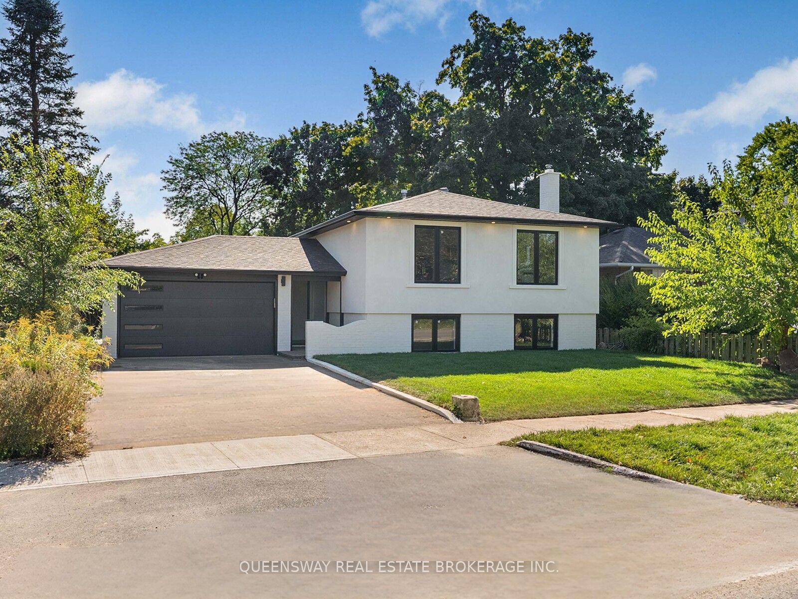 1128 Pinegrove Road, Oakville, ON, L6L 2W6