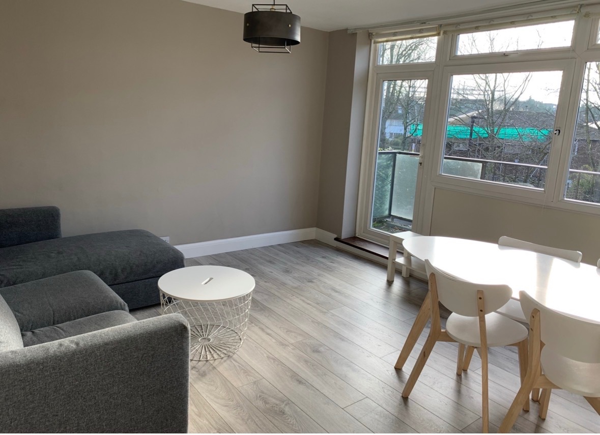 3 Bed Flat, Crescent Court, SW4, N1 7GU