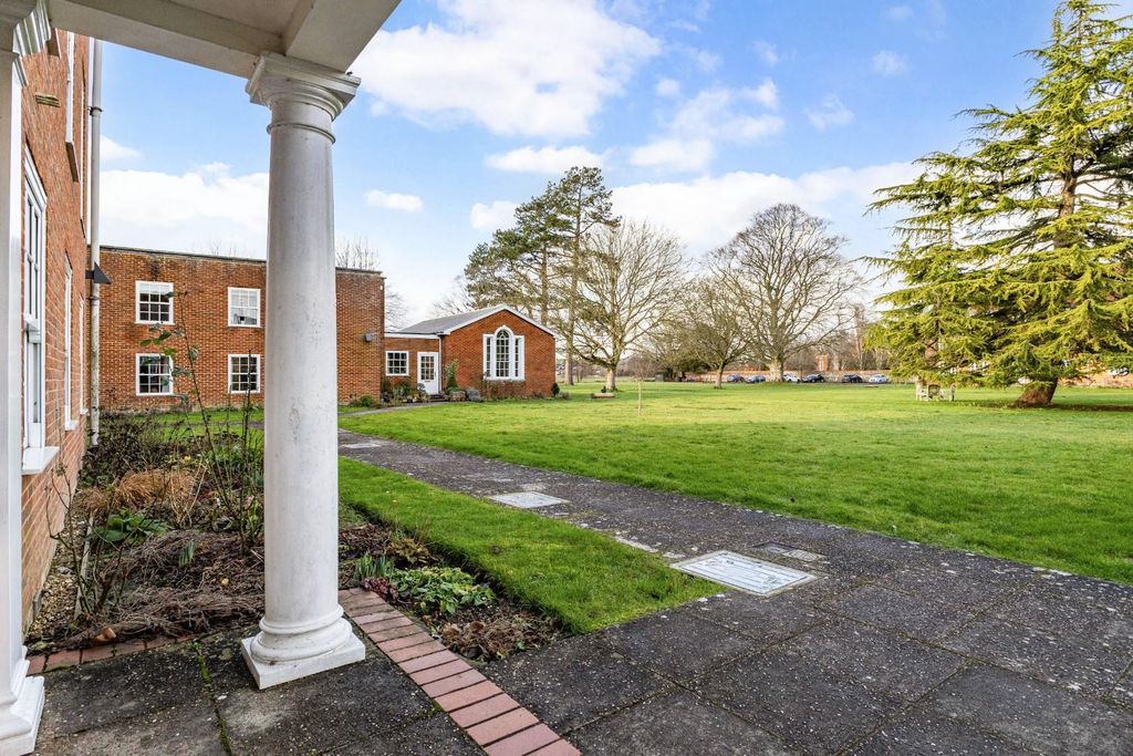 Additional image 15 of 2 bed flat for saleThe Close, Salisbury SP1