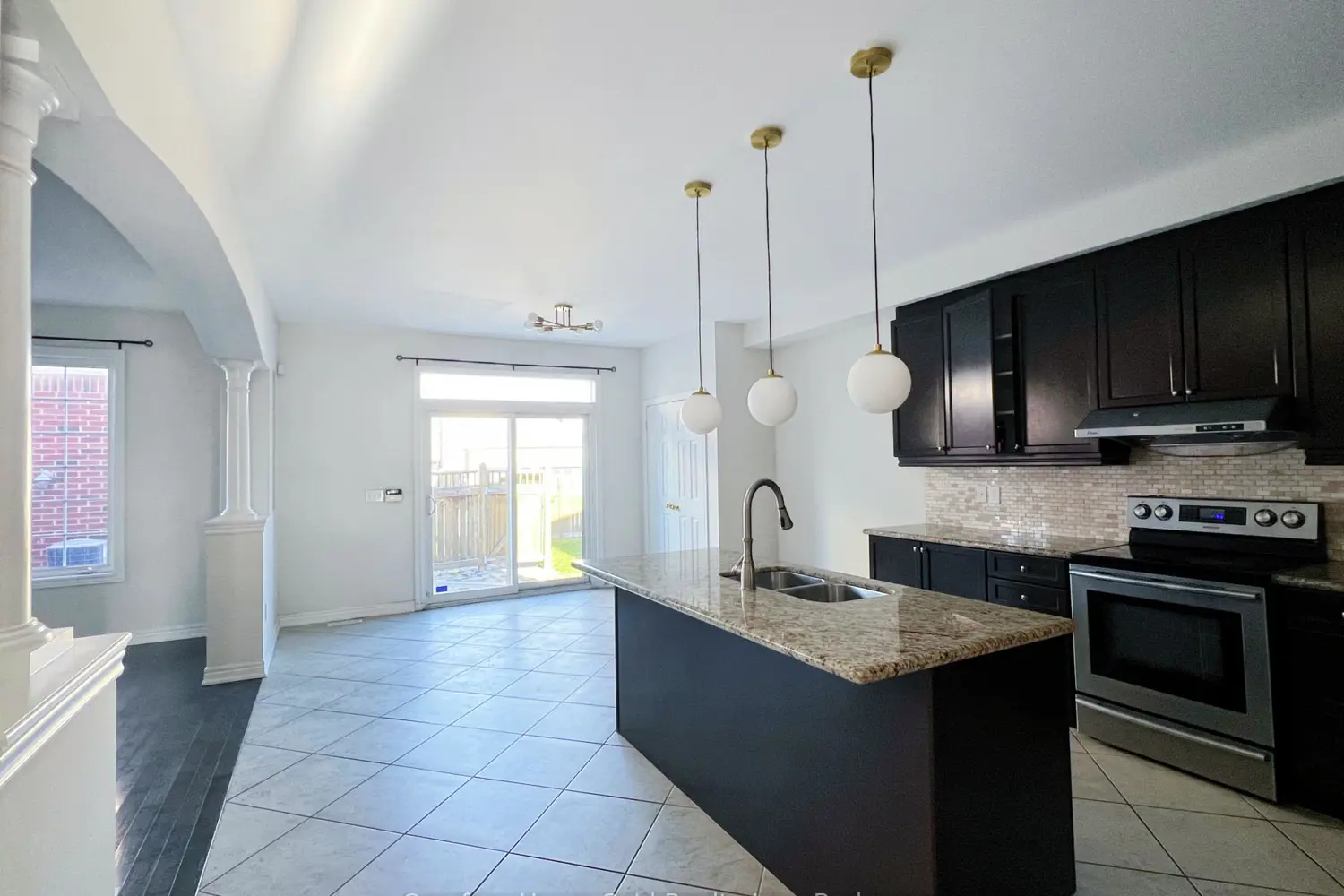 33 Oakmoor Lane photo 2