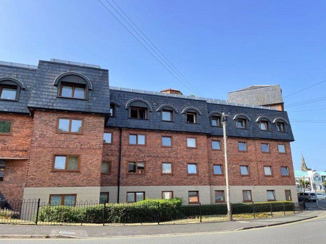 2 bed flat for saleSt. Giles Court, Wrexham LL13