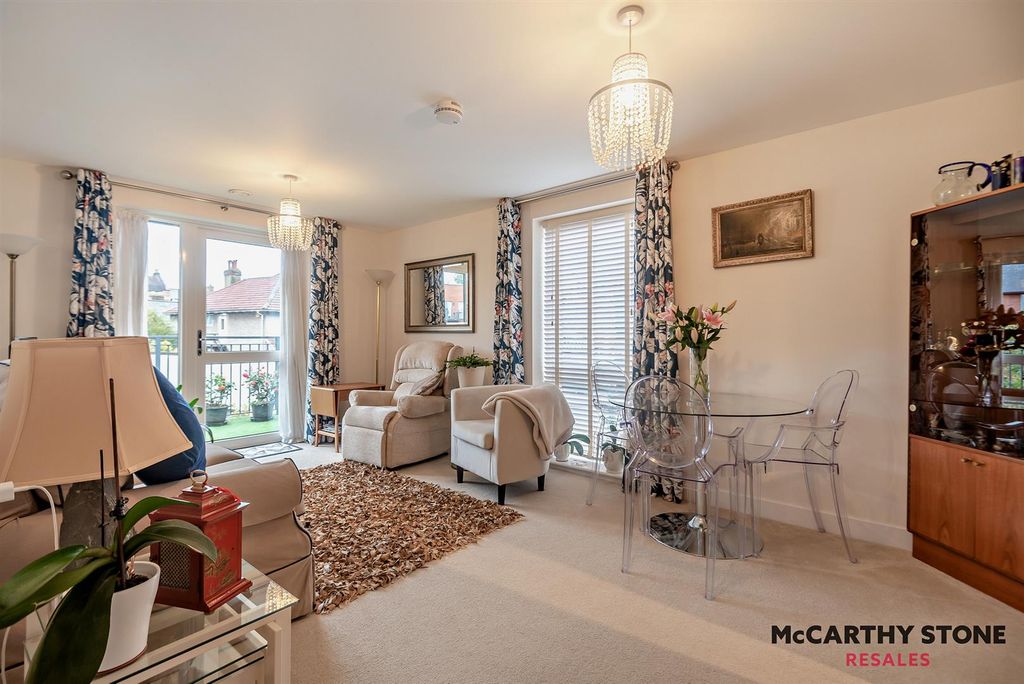 2 bed flat for saleMonument Place, Endless Street, Salisbury SP1