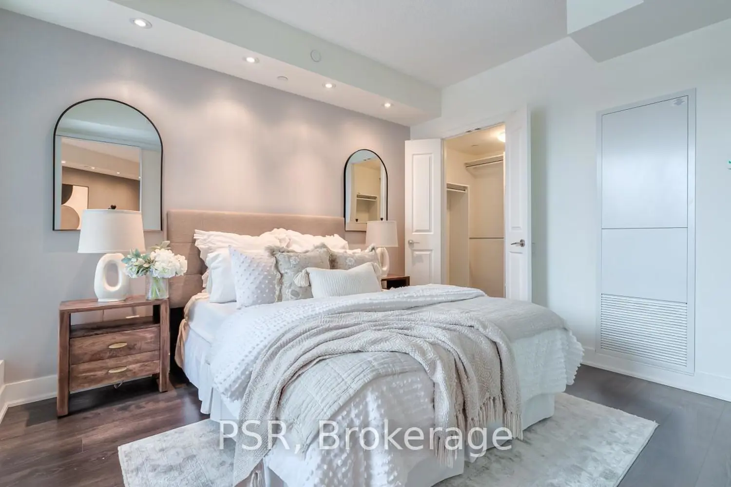 Additional image 12 of 7608 Yonge Street 306