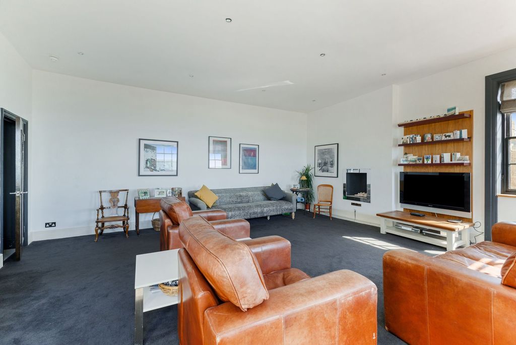 Additional image 3 of 3 bed flat for saleBrunswick Terrace, Hove BN3
