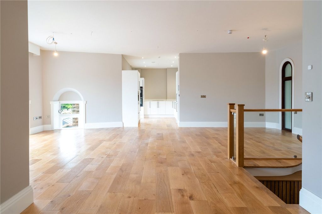 3 bed flat for saleRiber Castle, Riber, Matlock, Derbyshire DE4 photo 5