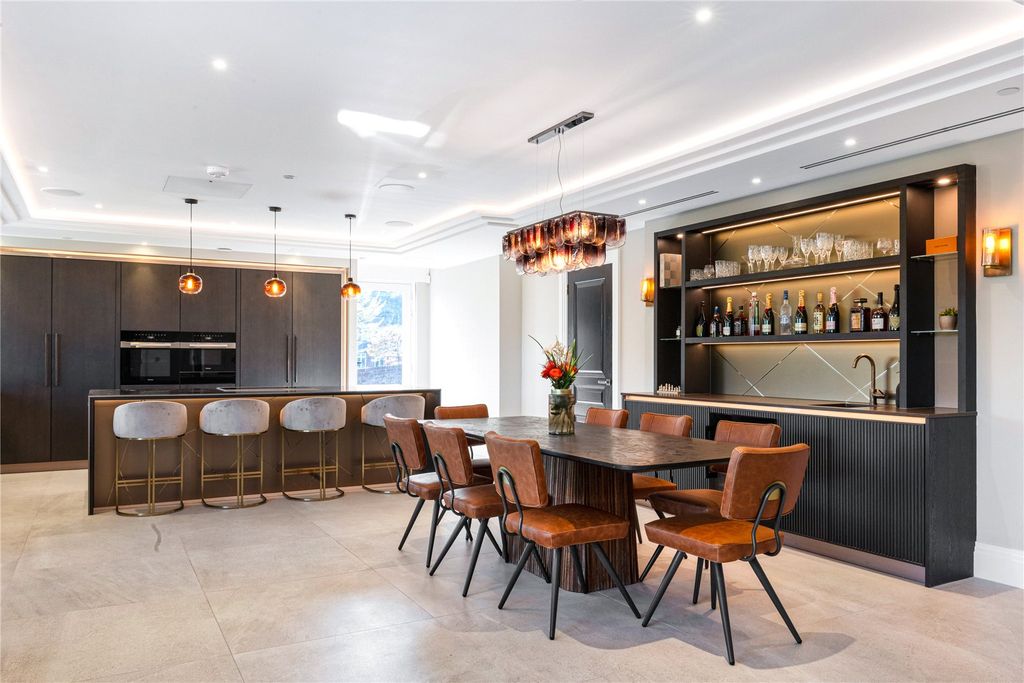 Additional image 8 of 6 bed detached house for saleCharters Gate, Ascot, Berkshire SL5