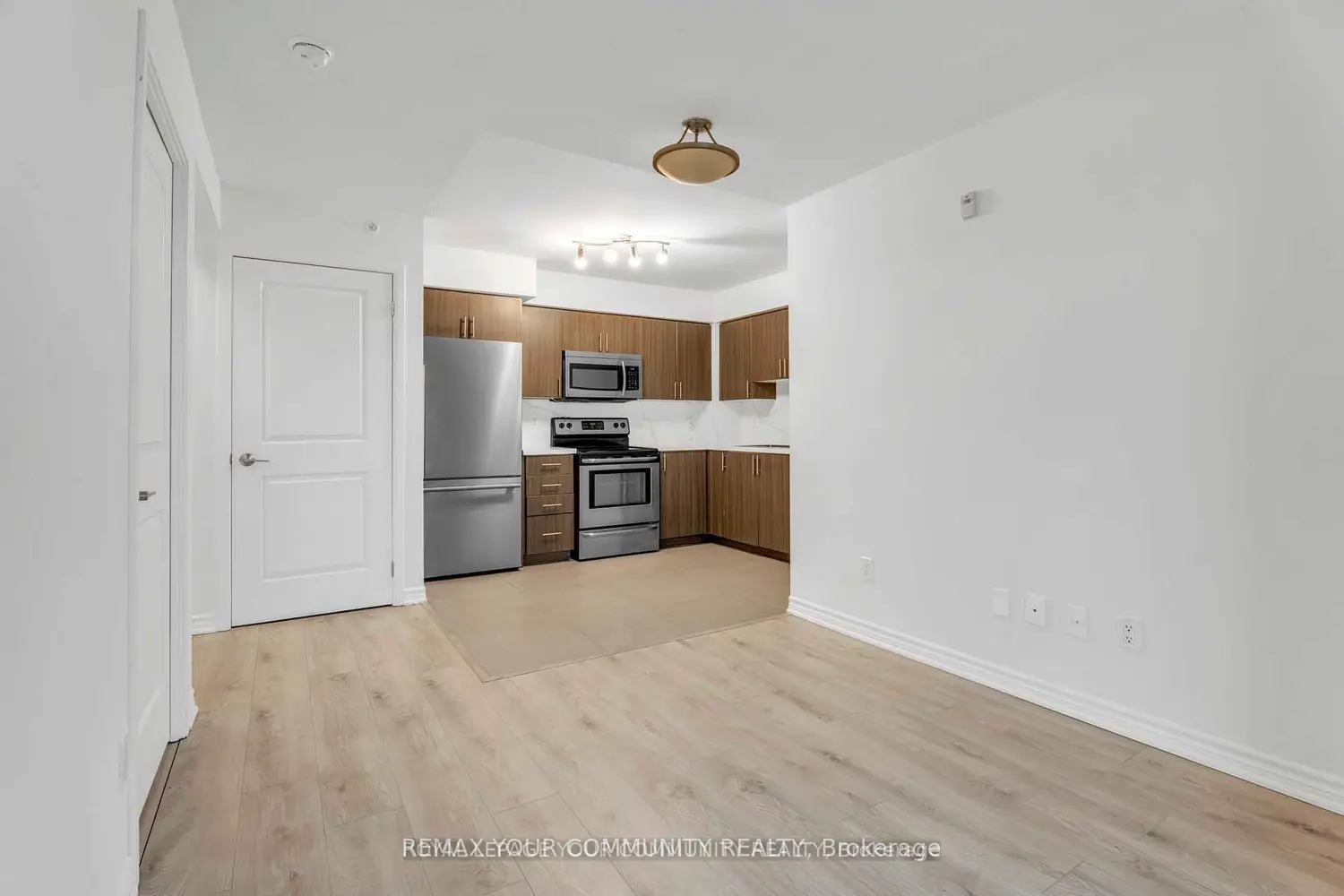 75 Norman Bethune Avenue 420 photo 2