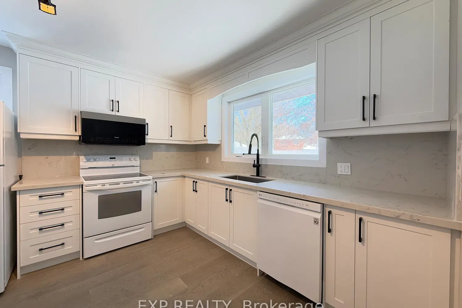 377 Vesta Place photo 4