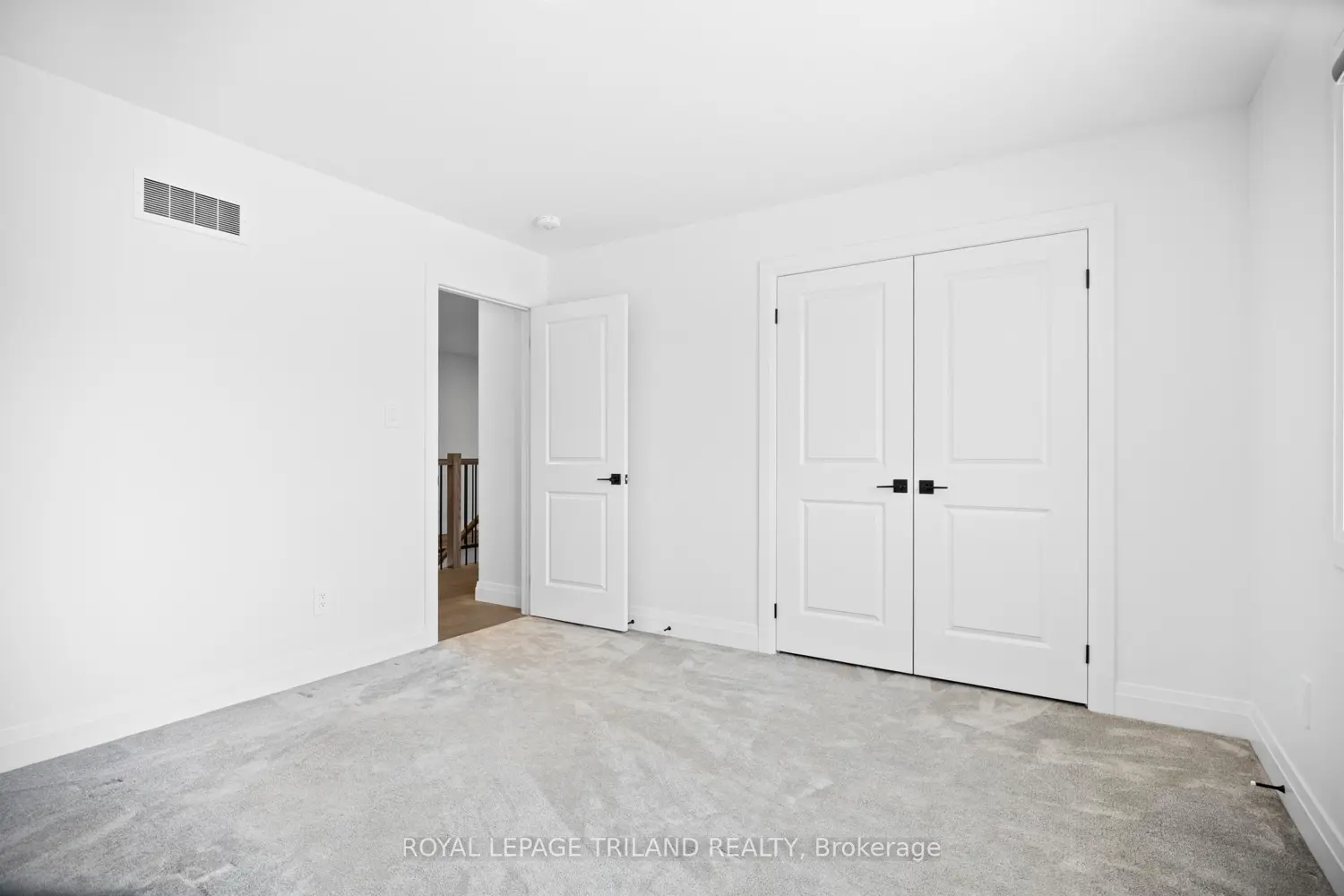 1566 Wright Crescent photo 3