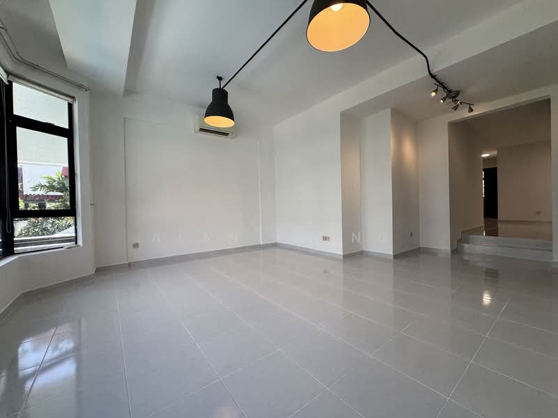 Additional image 4 of Loyang Besar Close