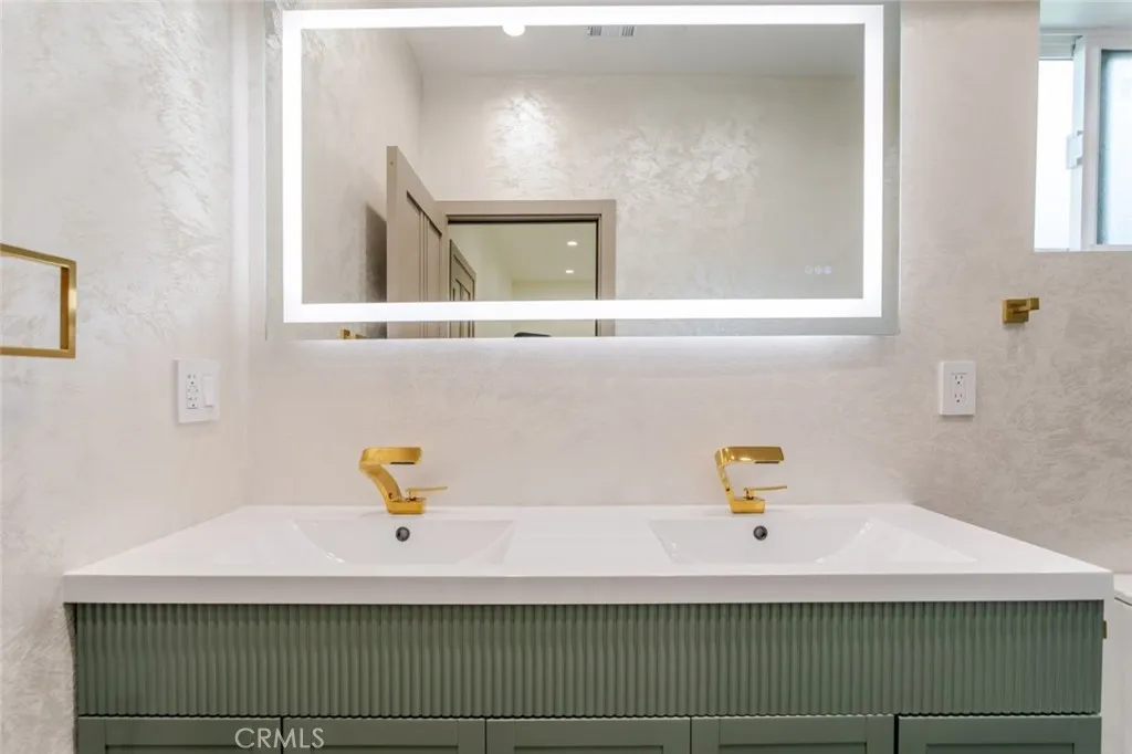 Additional image 16 of 11112 Emelita Street, North Hollywood, CA 91601