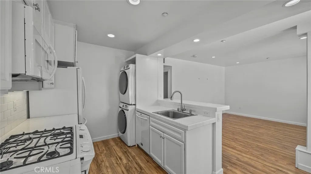 Additional image 7 of 114 Roycroft Ave Unit A, Long Beach, CA 90803