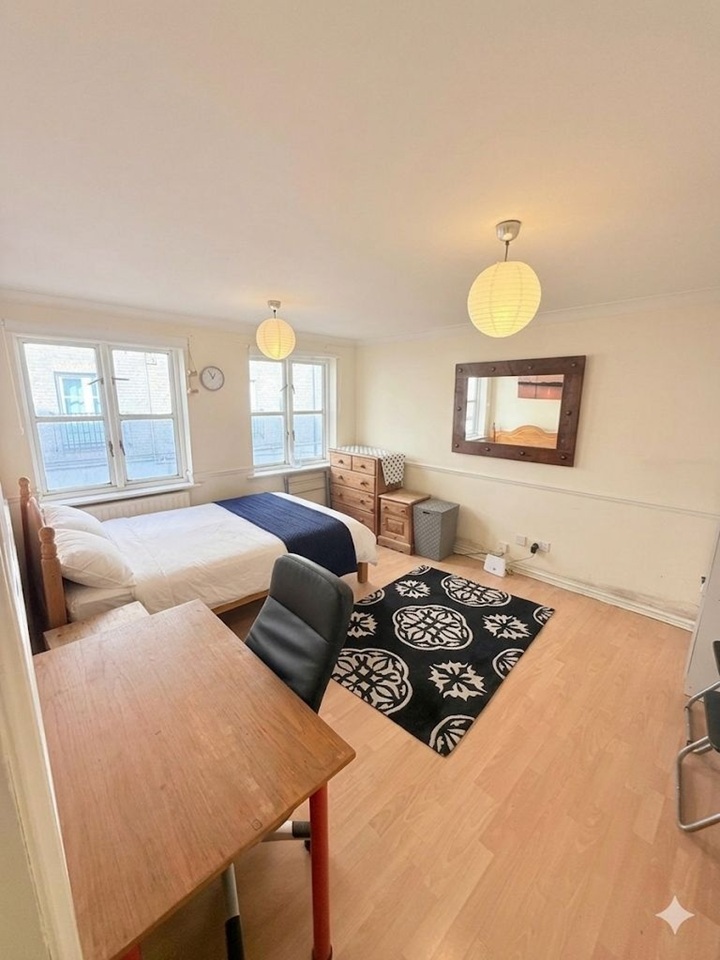 Room in a Shared Flat, Mile End Road, E1, N1 7GU