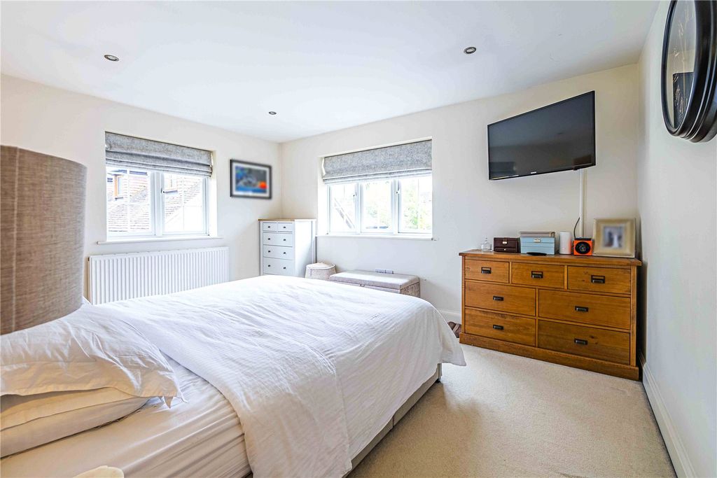 Additional image 12 of 4 bed detached house for saleDunstable Road, Caddington, Central Bedfordshire LU1