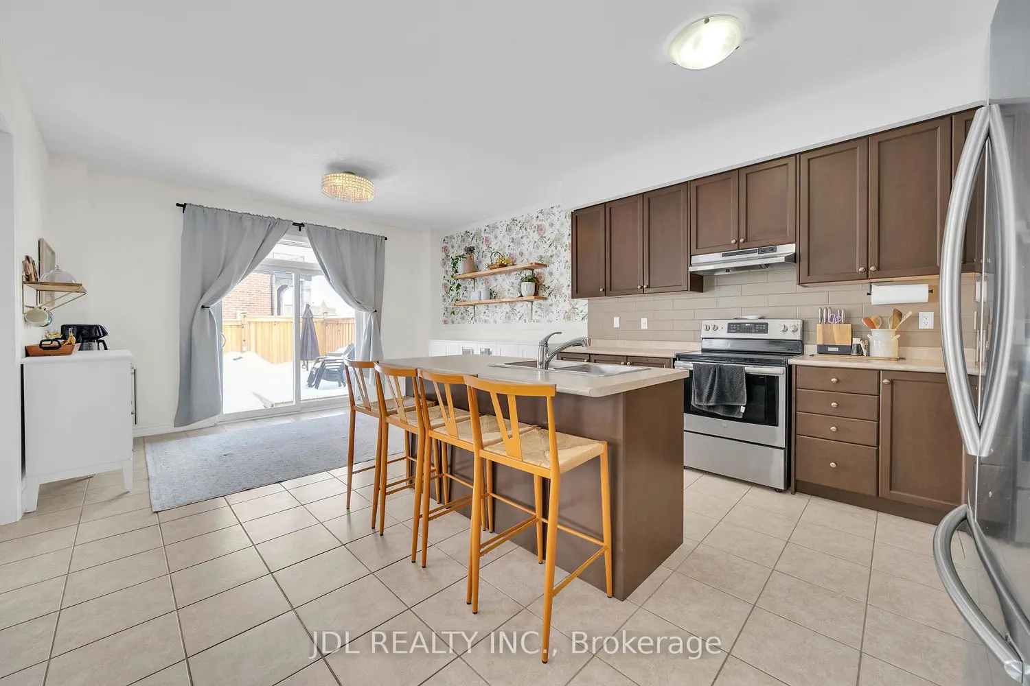 Additional image 5 of 376 Miller Park Avenue