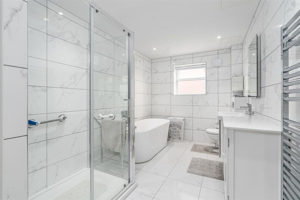 Additional image 12 of 3 bed flat for saleApartment 1 Fairway Lawns, Dovehouse Lane, Solihull B91