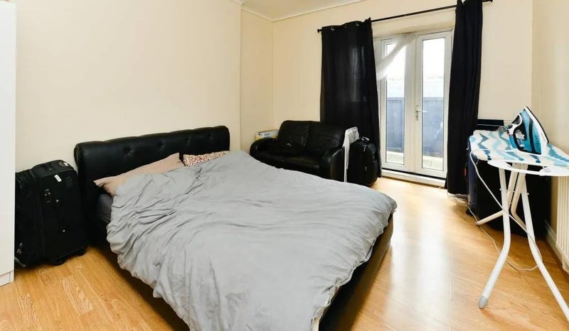 2 Bed Flat, Wickford House, E1, N1 7GU