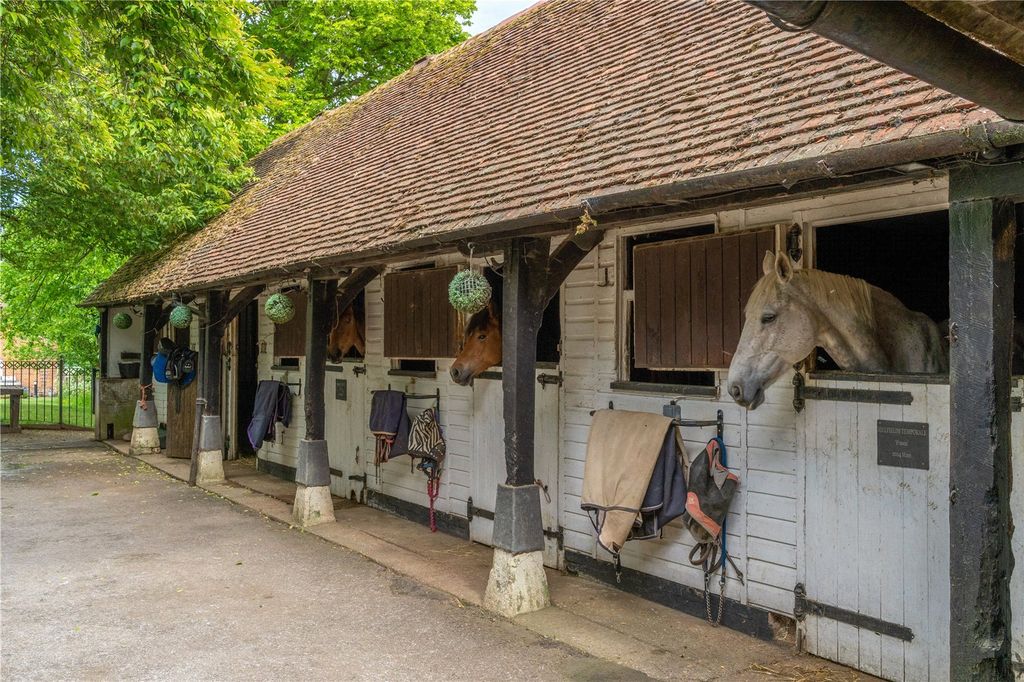 Additional image 31 of 7 bed equestrian for saleThe Whole | Hillfields Farm, Lower Basildon, Reading, Berkshire RG8