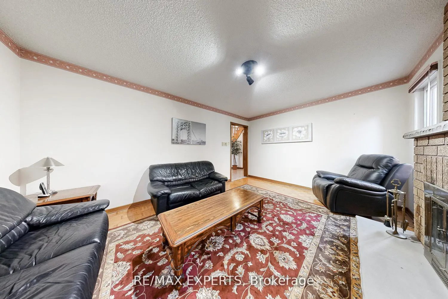 Additional image 6 of 47 Velvet Crescent