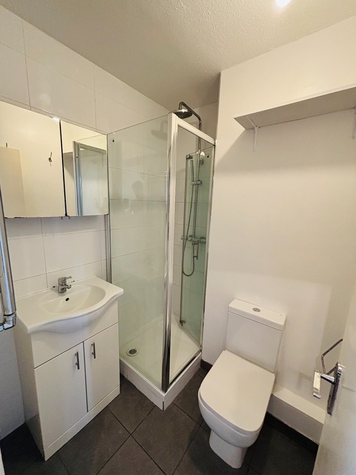 Additional image 8 of Room in a Shared Flat, Stunning Double Room In Clapham/Batt, SW11, N1 7GU