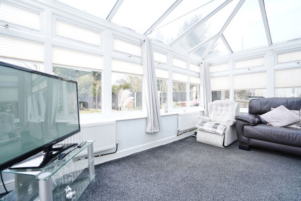 Additional image 2 of 3 bed semi-detached house for saleAshcroft Road, Luton LU2