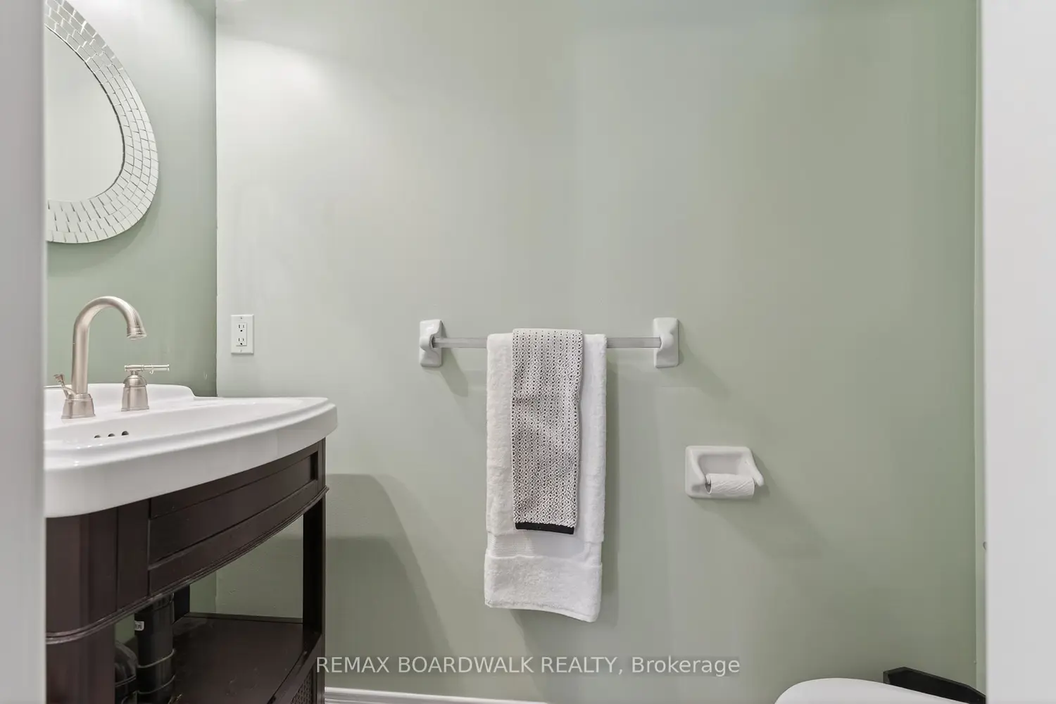 70 Edenvale Drive 165 photo 2