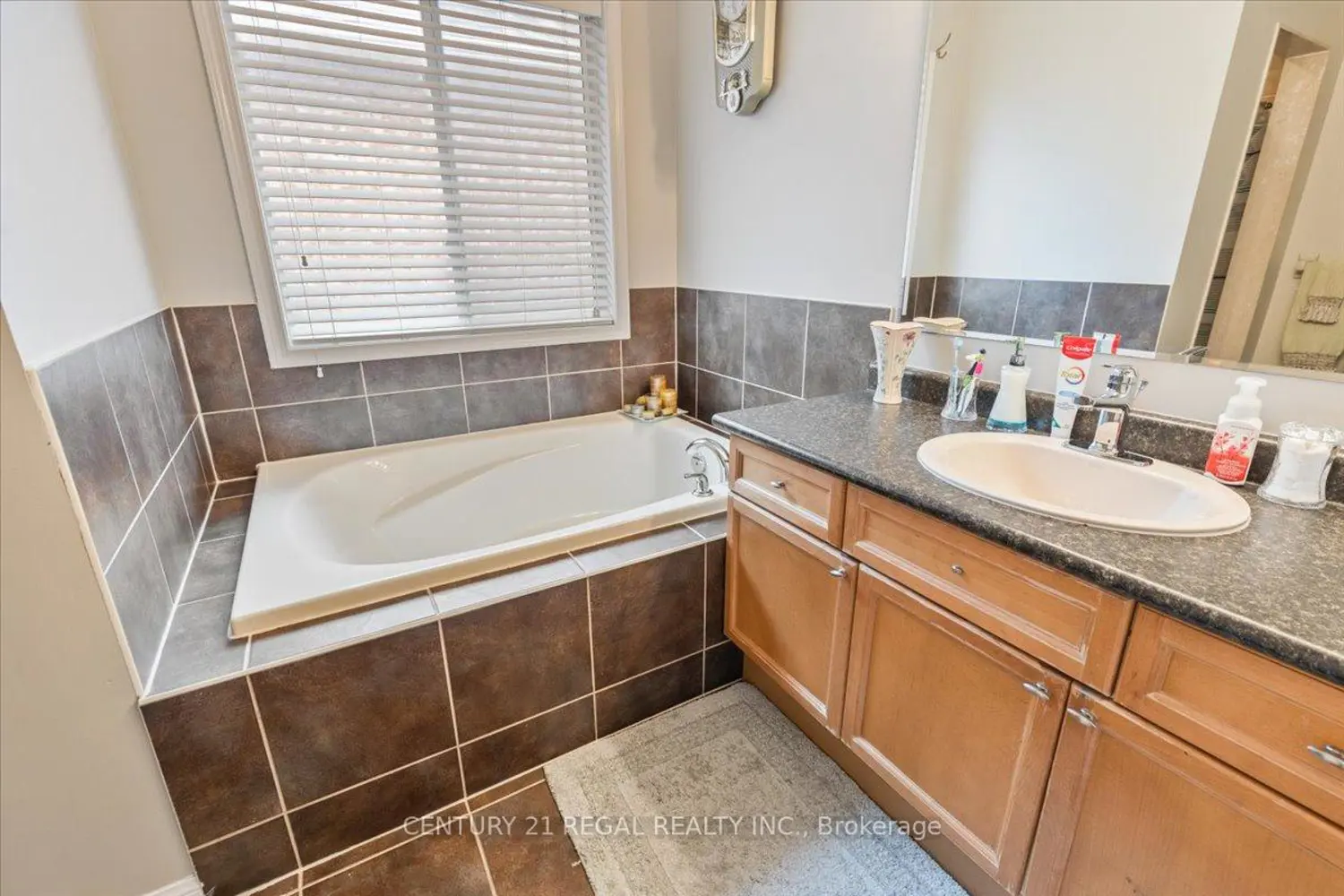 Additional image 11 of 4 Parisian Road