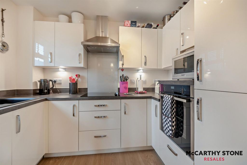 Additional image 4 of 2 bed flat for saleMonument Place, Endless Street, Salisbury SP1