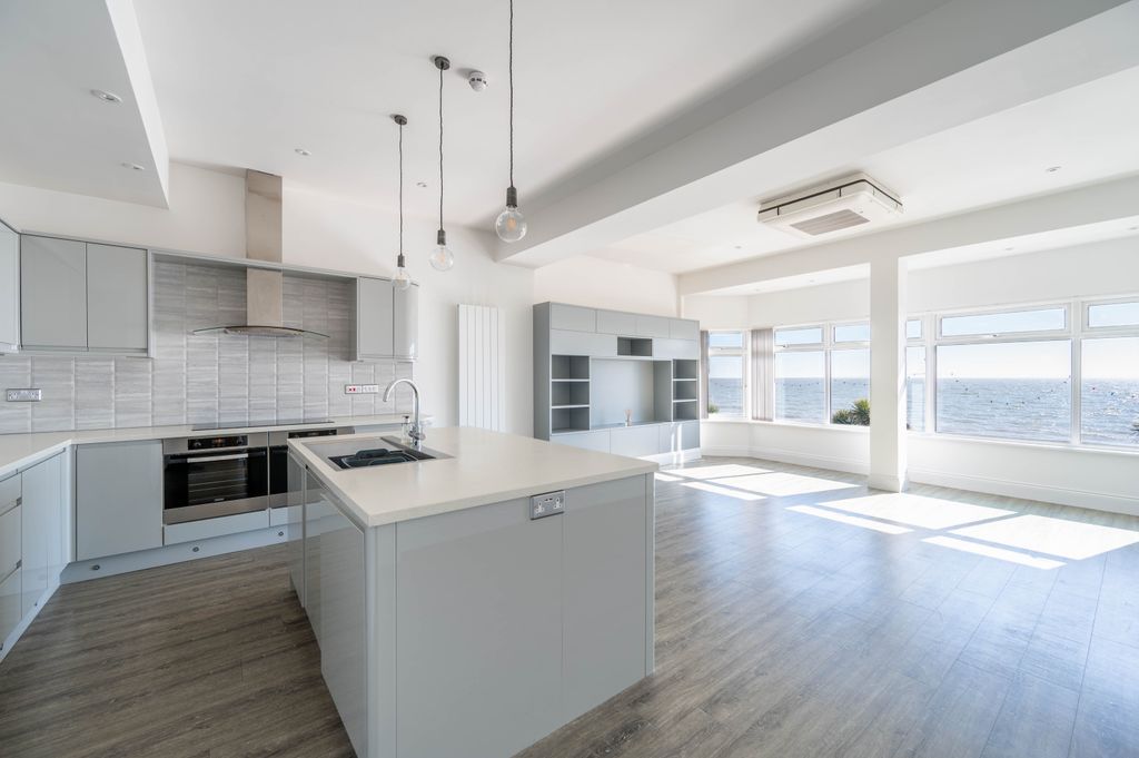 Additional image 5 of 2 bed flat for saleUndercliff Road West, Felixstowe IP11