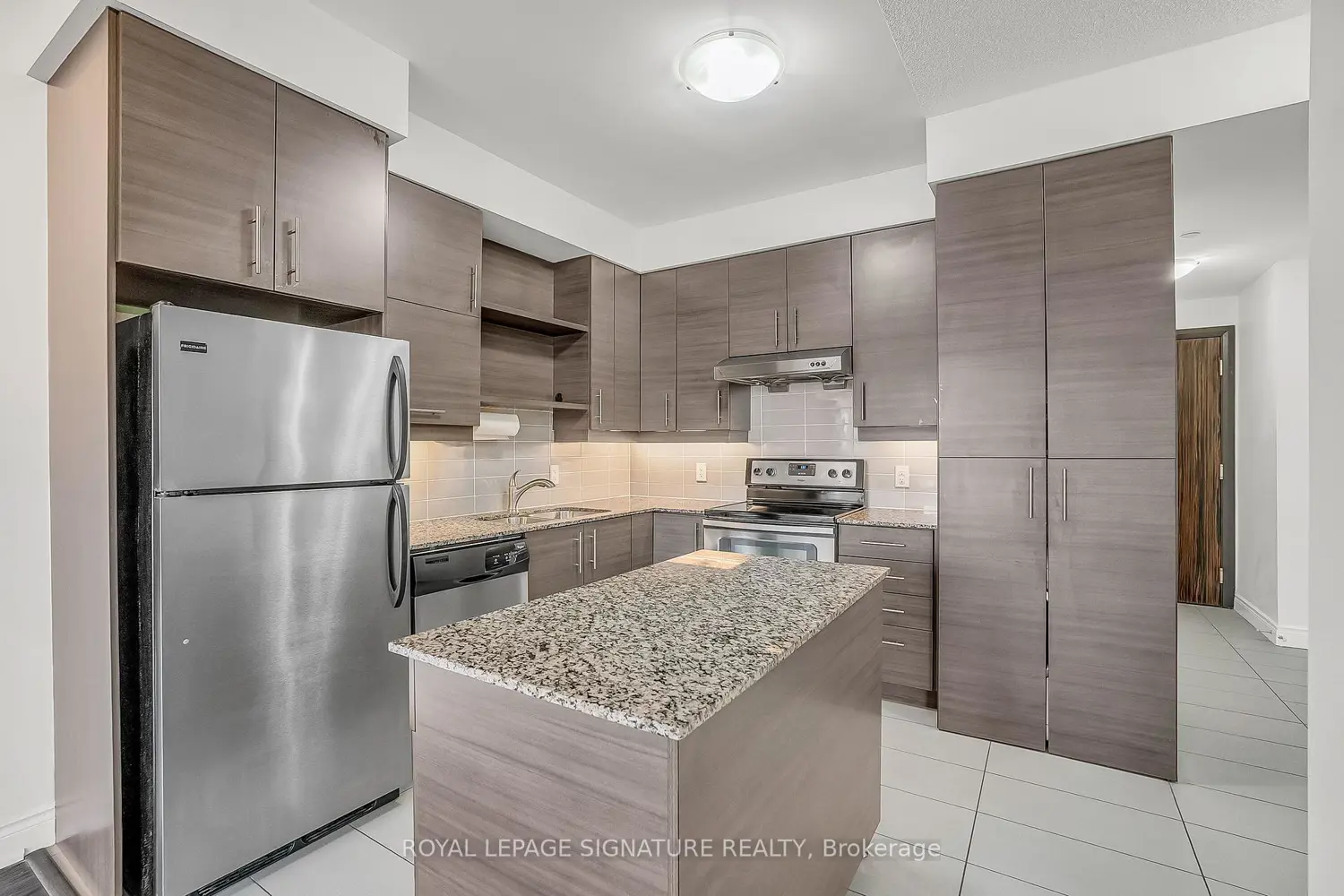 277 South Park Road 520 photo 4
