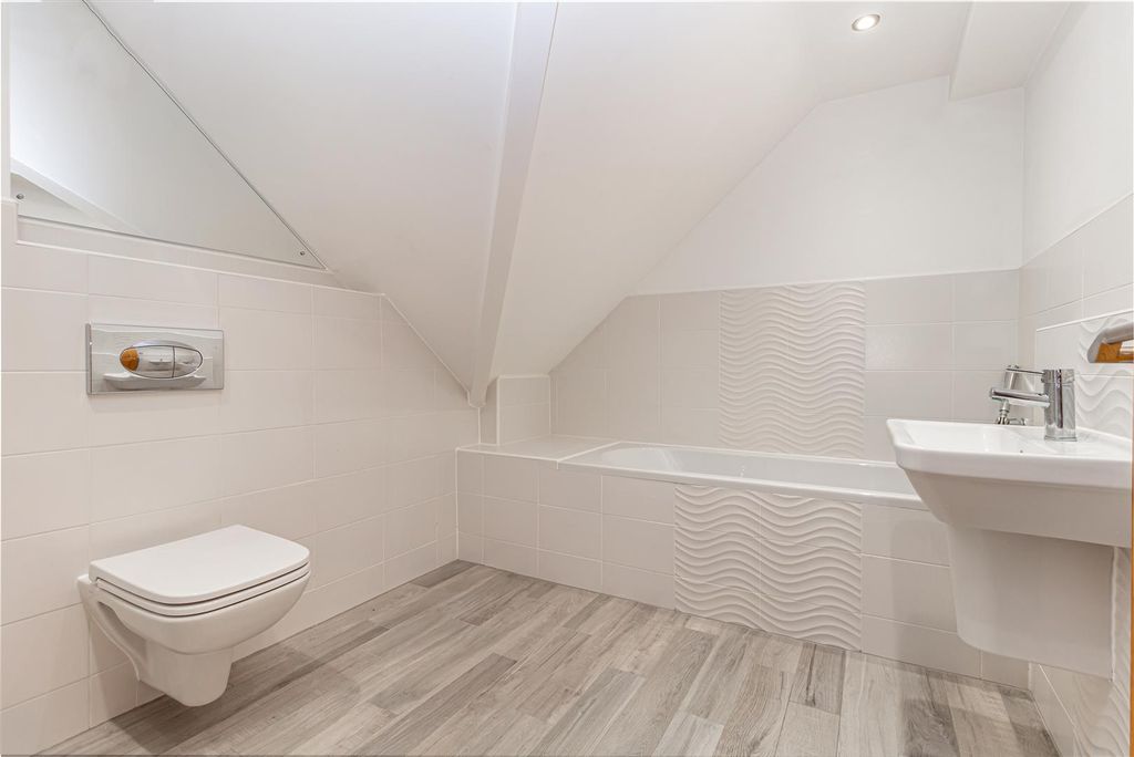 Additional image 10 of 3 bed flat for saleHolywell Road, Malvern WR14