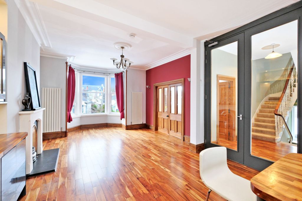 Additional image 2 of 4 bed flat for saleRichmondhill Place, Aberdeen AB15