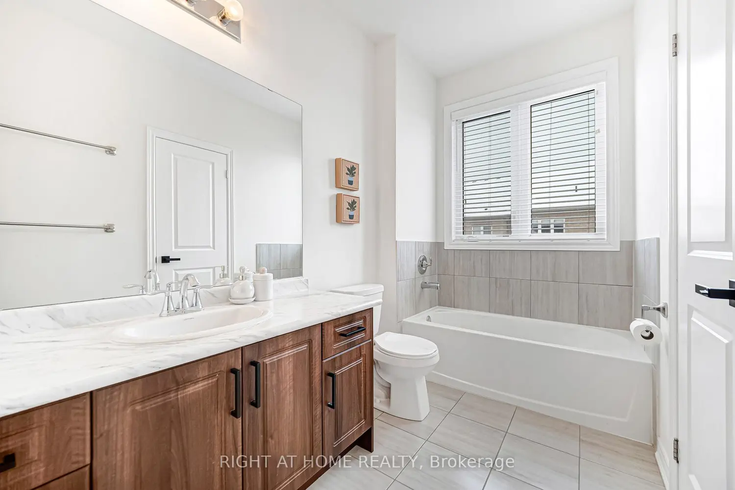 Additional image 16 of 52 Veterans Street