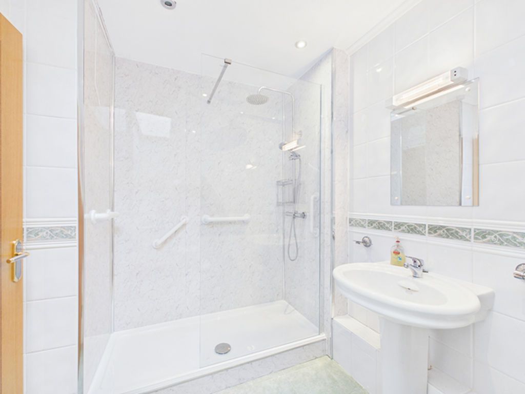 Additional image 5 of 2 bed flat for saleHafan Tywi, The Parade, Carmarthen SA31