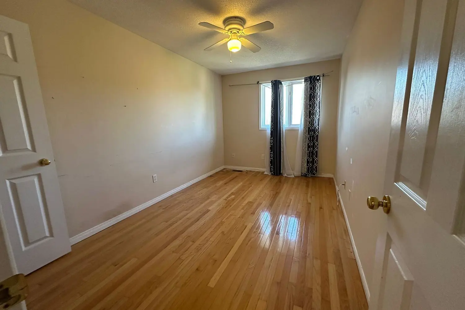 Additional image 12 of 1889 Upper Wentworth Street 35