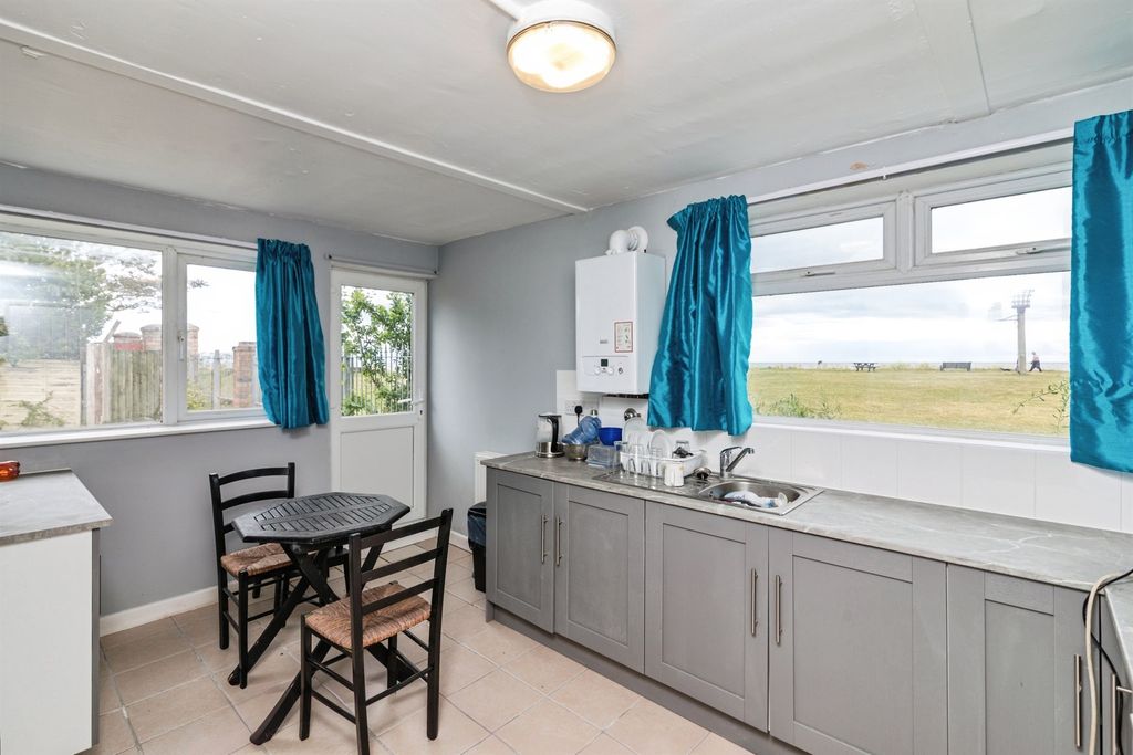 Additional image 9 of 2 bed flat for salePakefield Street, Lowestoft NR33