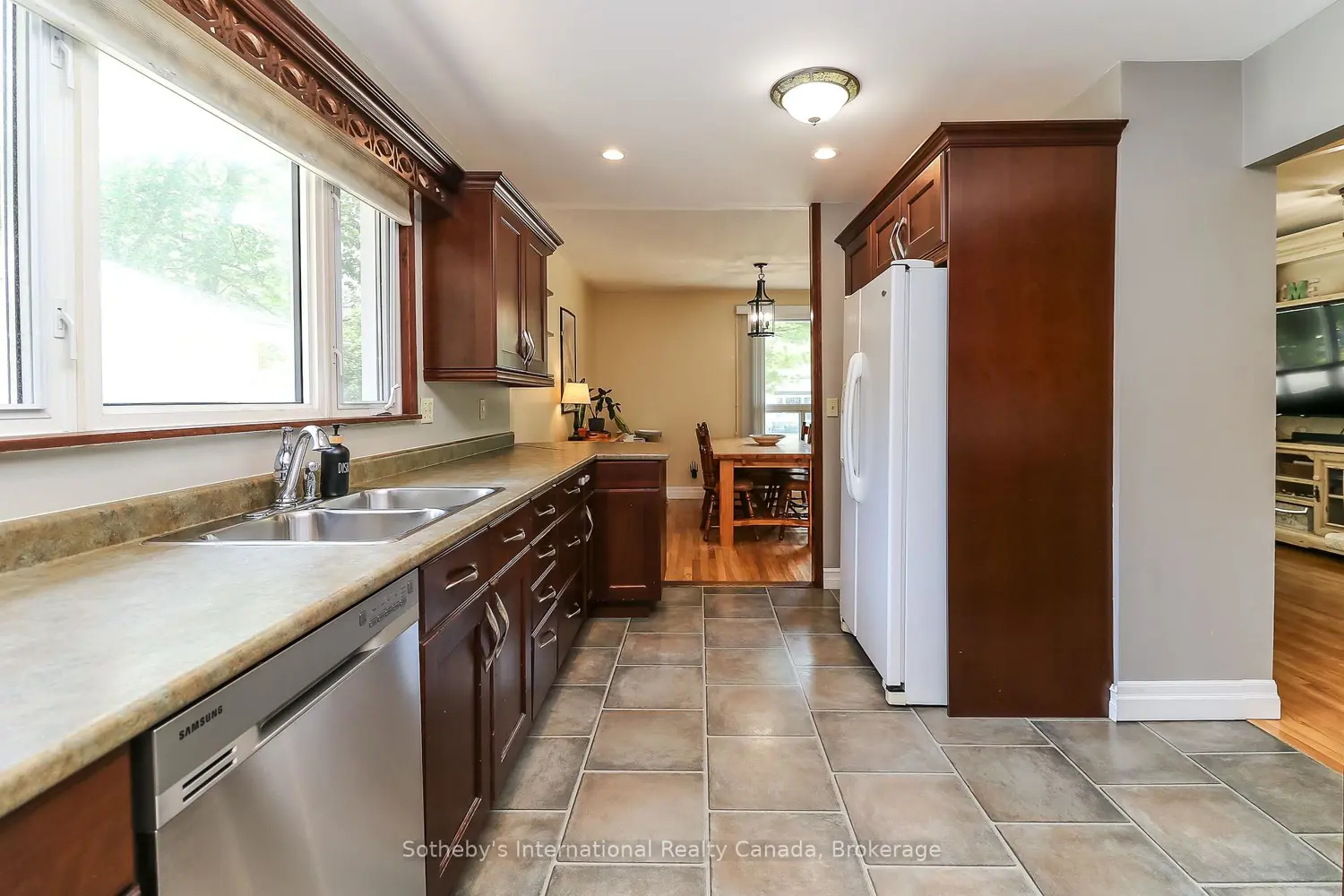 Additional image 8 of 33 Parkwood Drive