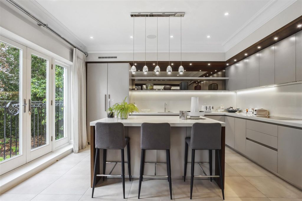 Additional image 6 of 3 bed flat for saleRidgemount Road, Sunningdale SL5