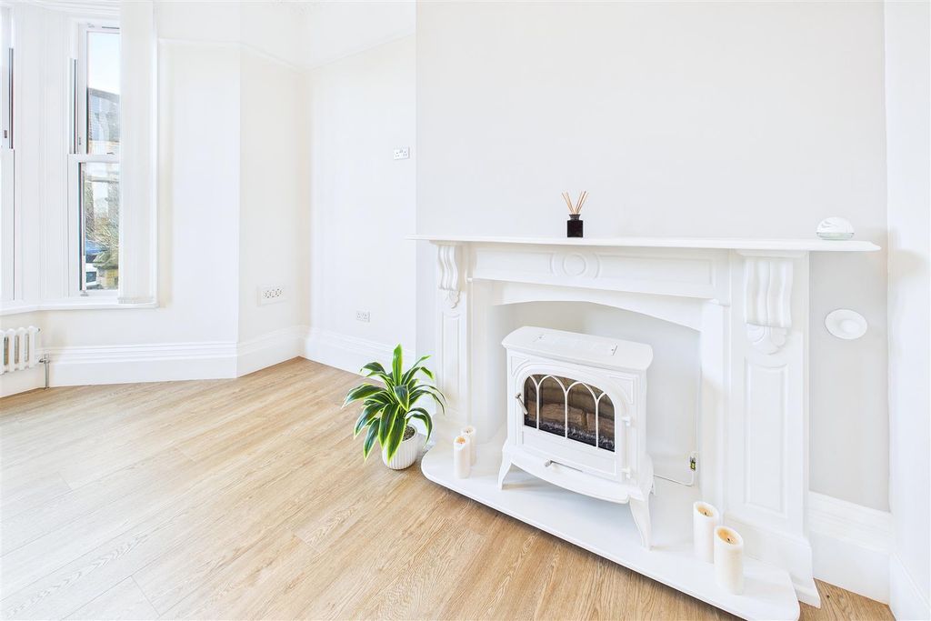 Additional image 3 of 3 bed flat for saleSt. Johns Road, Clevedon BS21