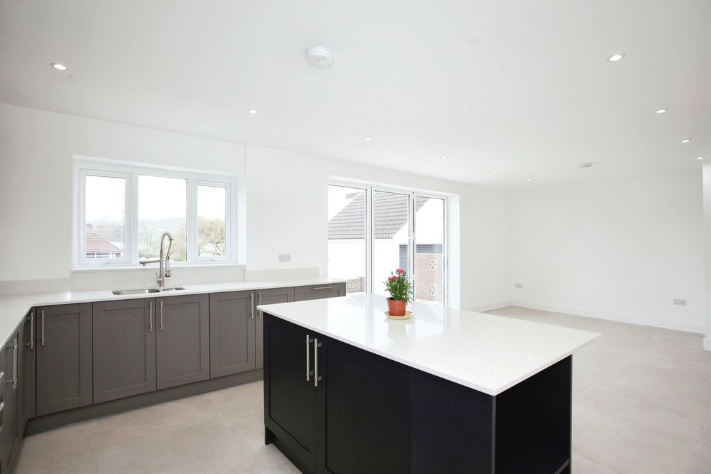 5 bed detached bungalow for saleDan-Y-Coed, Caerphilly CF83 photo 5
