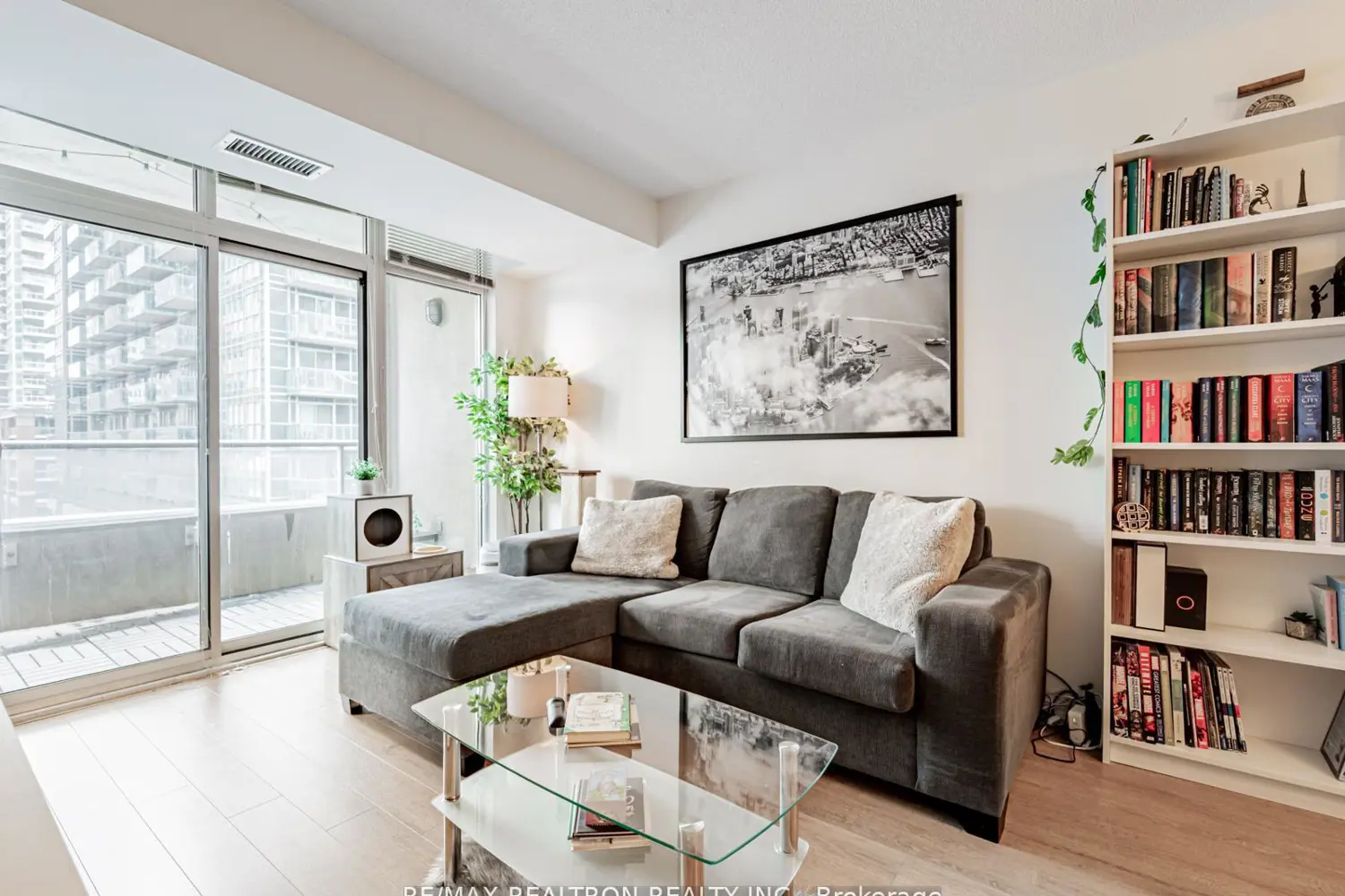 Additional image 7 of 85 East Liberty Street 716