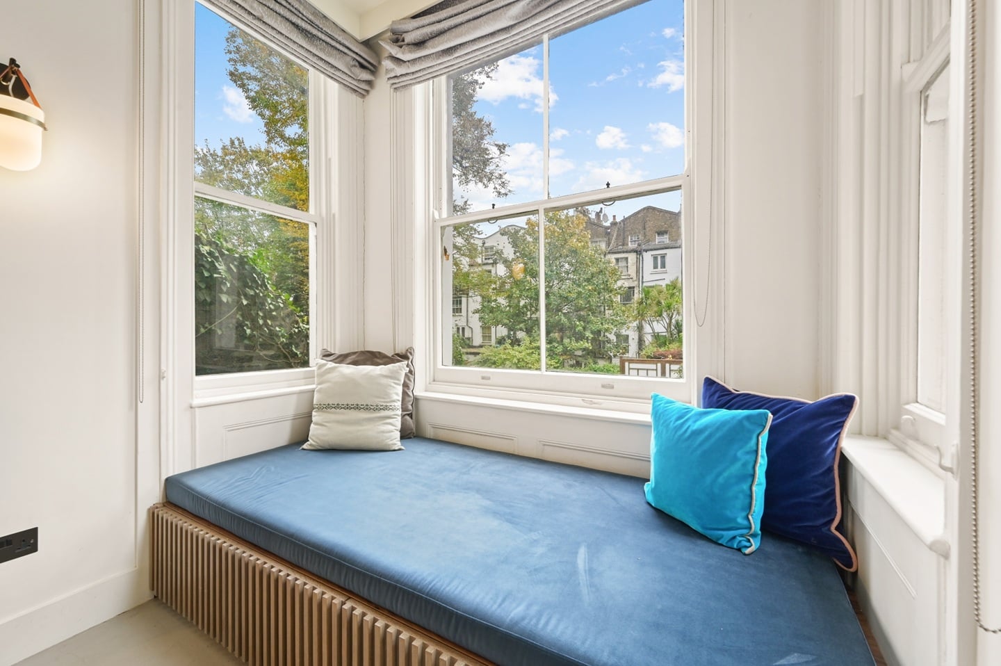 2 Bed Flat, Russell Road, W14, N1 7GU