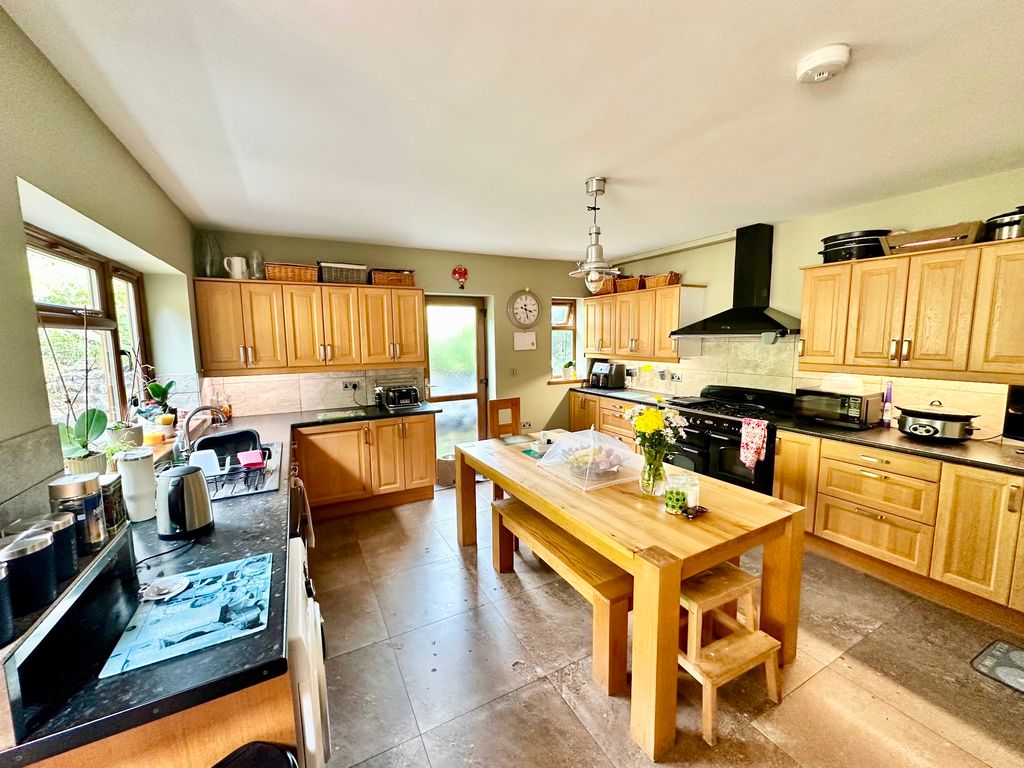 5 bed detached house for saleTy Cwtch, Stoney Road NP4 photo 2