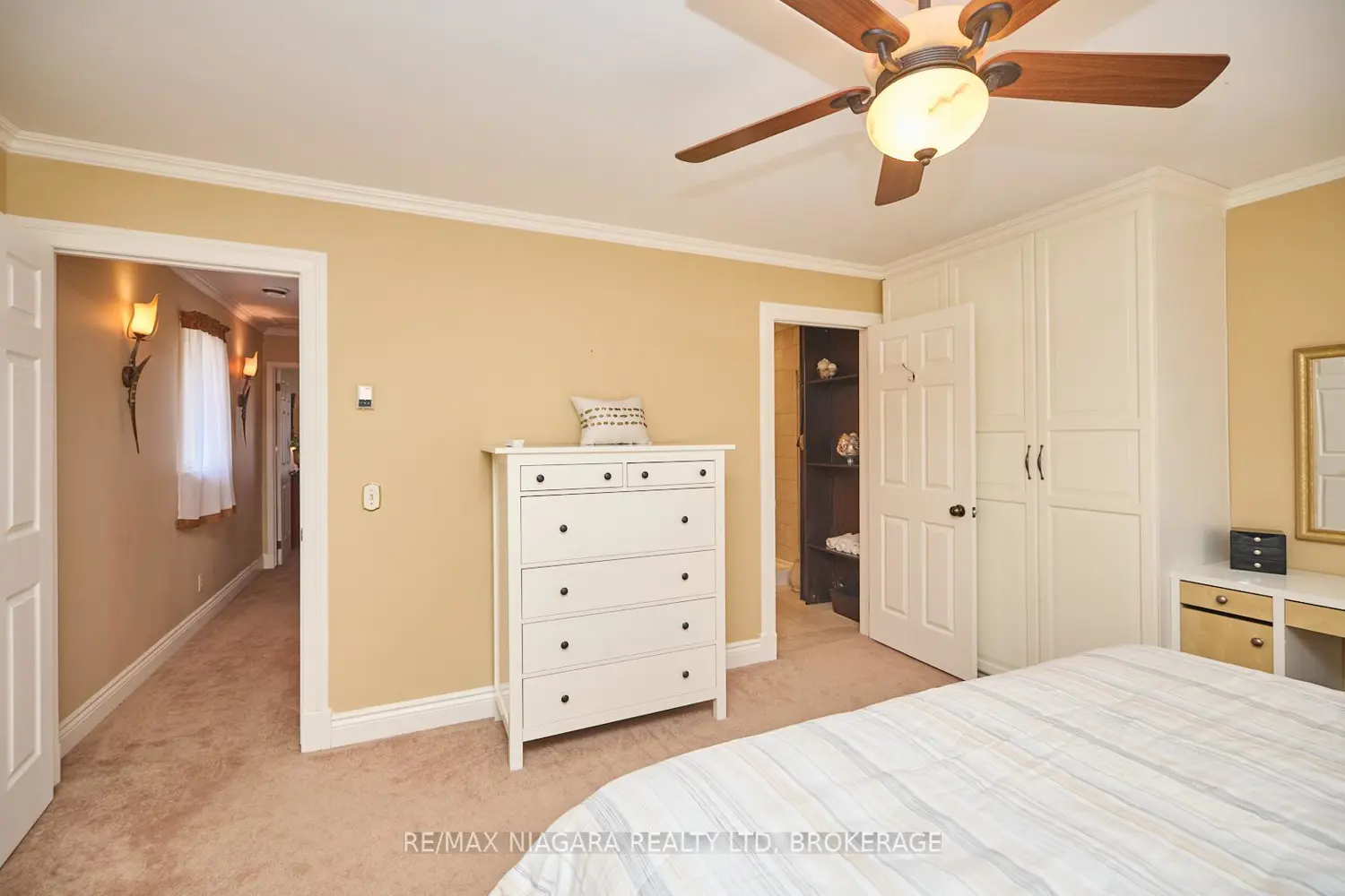 1121 Pettit Road photo 5