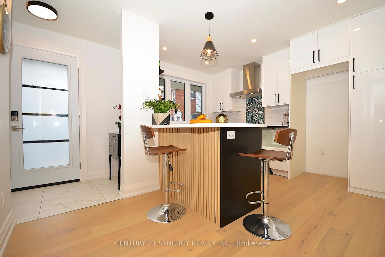 Additional image 2 of 660 Hochelaga Street 34