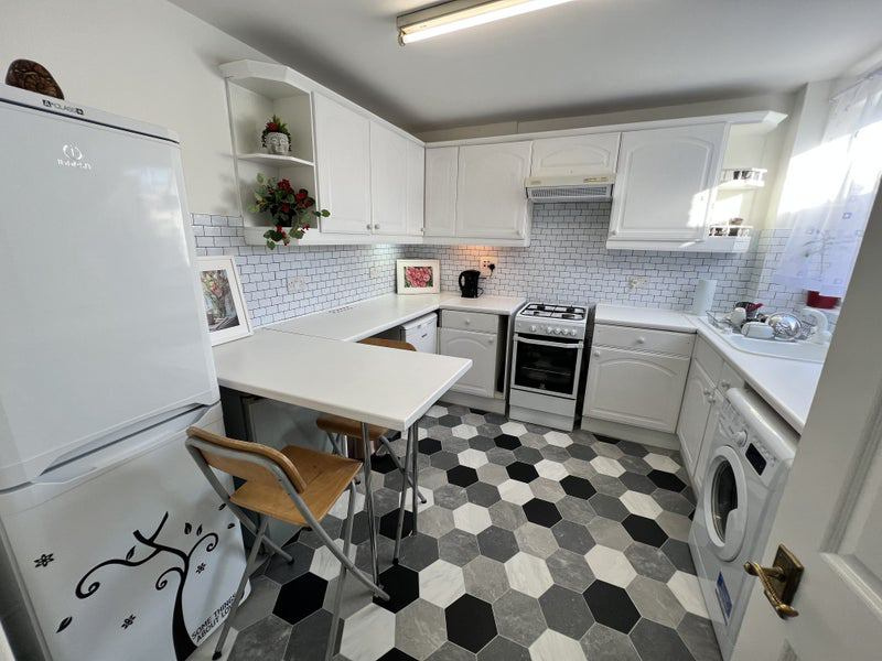 Additional image 4 of Room in a Shared Flat, Kingfisher Court, SW11, N1 7GU