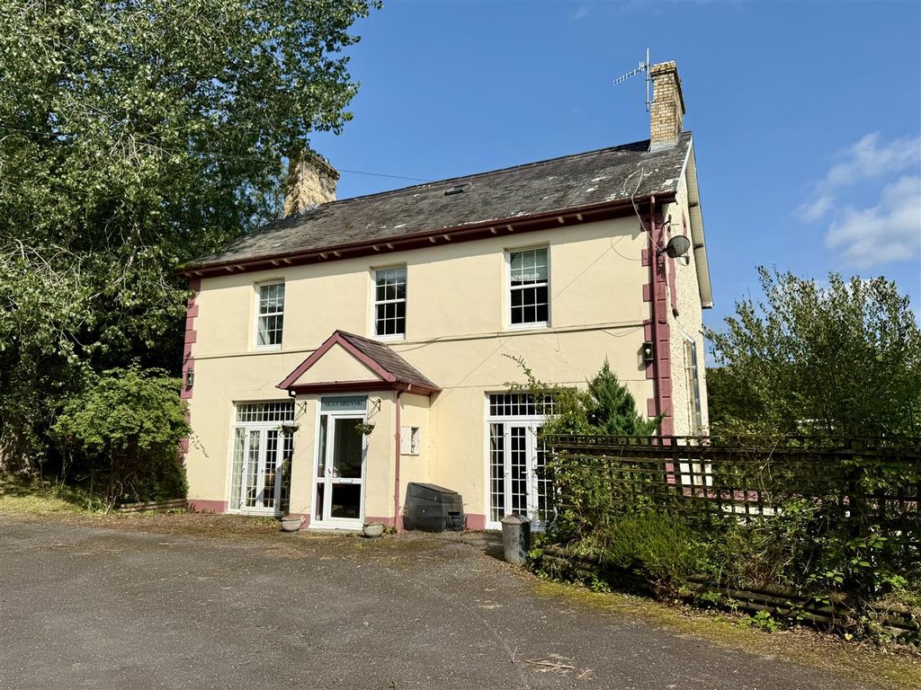 7 bed farm for saleTregaron SY25