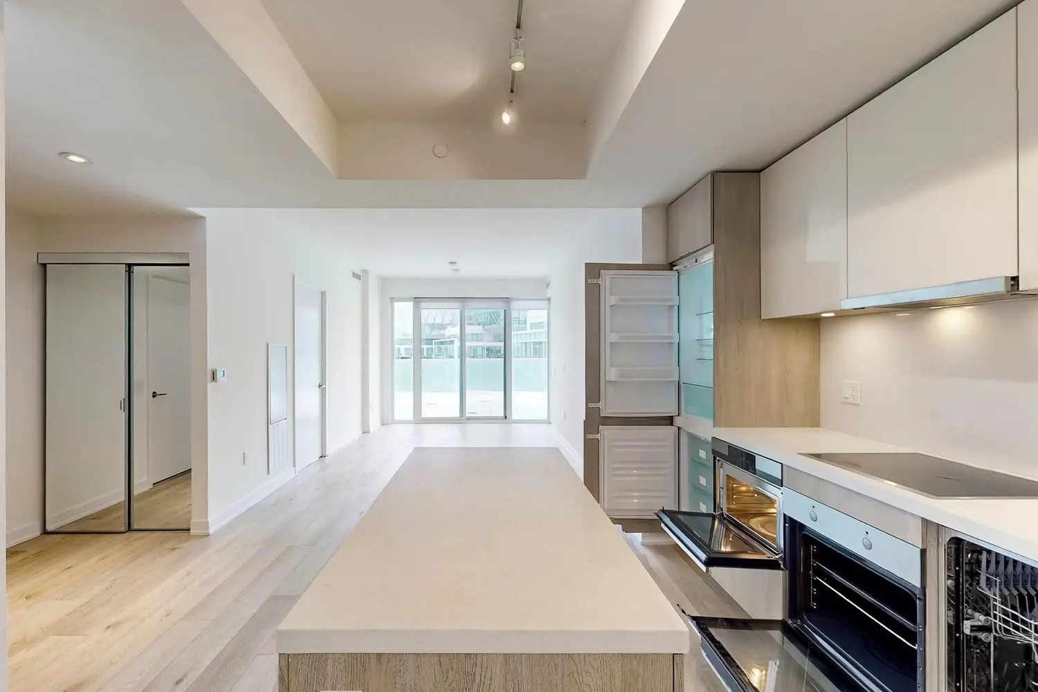 Additional image 12 of 15 Queens Quay 1002