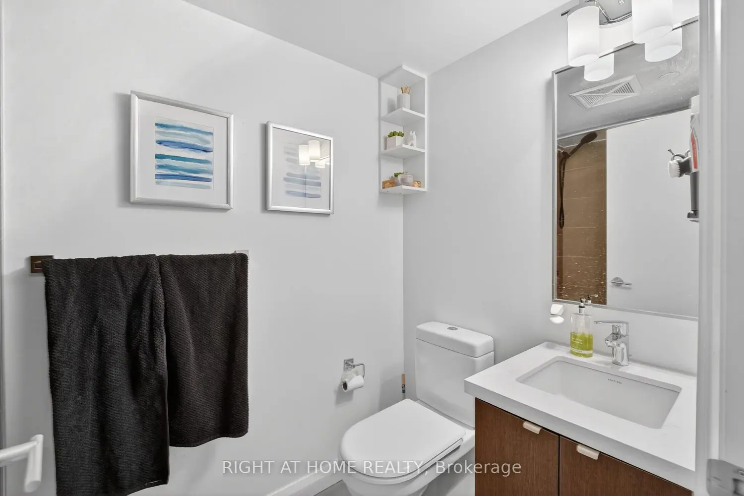 Additional image 18 of 155 Yorkville Avenue 2512