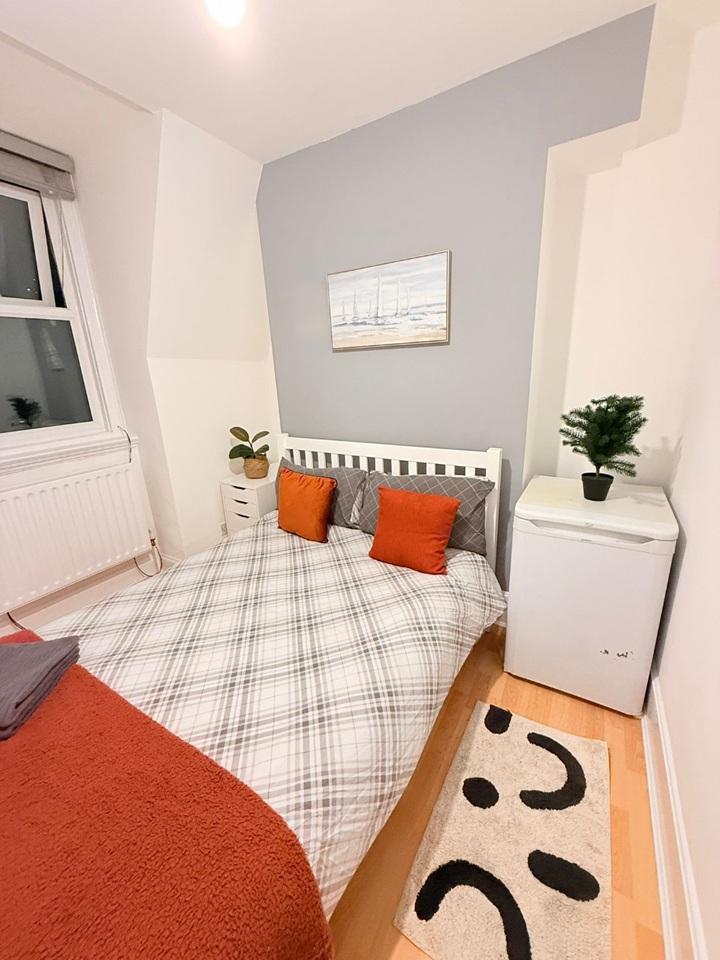 Additional image 2 of Room in a Shared Flat, Whitechapel Road, E1, N1 7GU